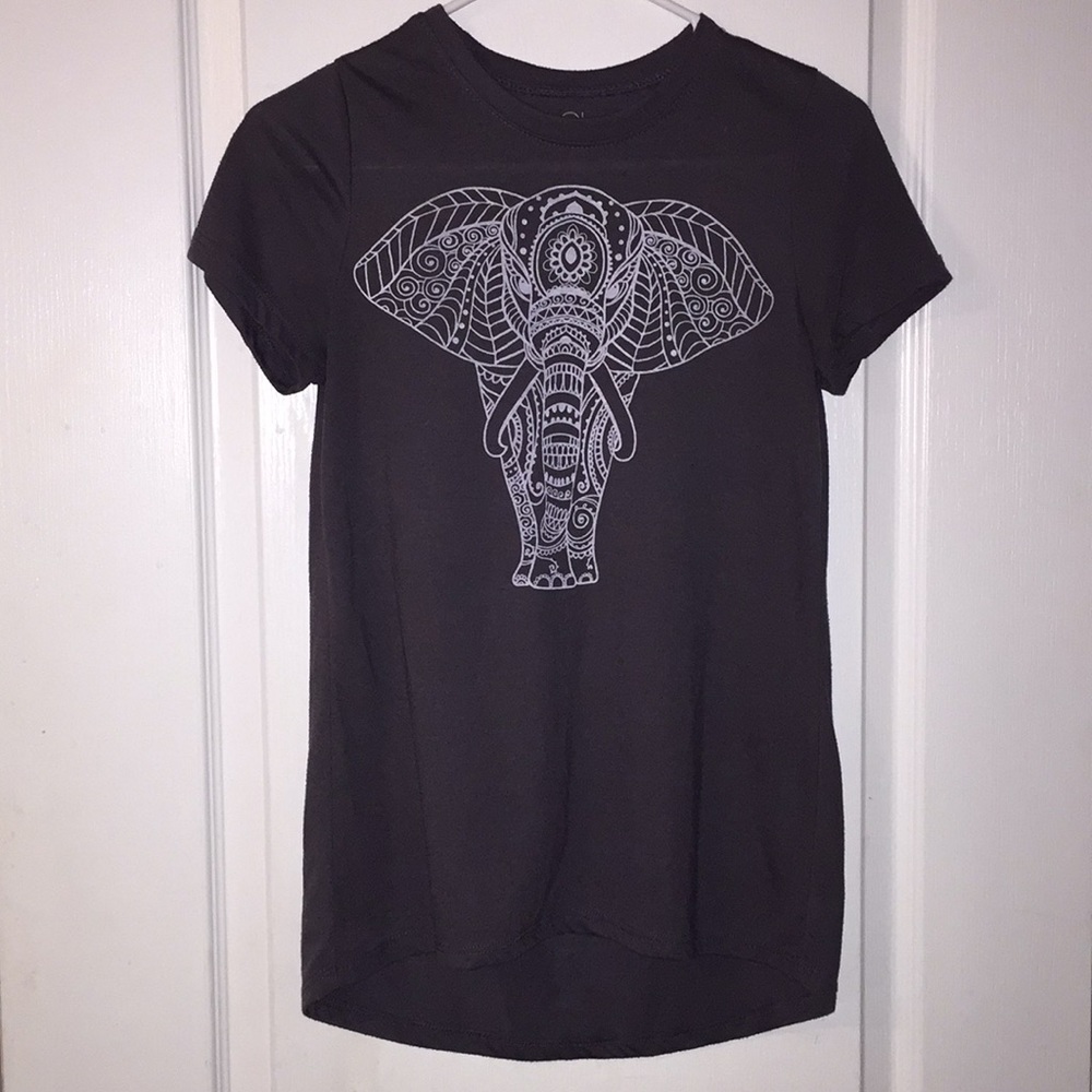 Gray t-shirt with elephant design